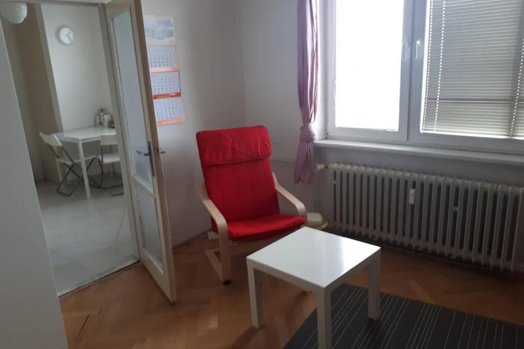 Room In Apartment Prague 3 Exterior photo
